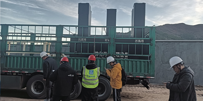 一體化污水處理設(shè)備安裝調(diào)試現(xiàn)場